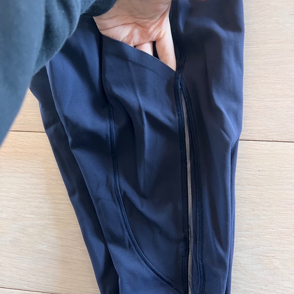 Purple Lululemon Running Leggings Size 2 - Pockets & Reflectors - Picture 2 of 6